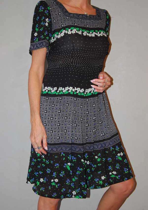 שמלה מנוקדת פרחונית