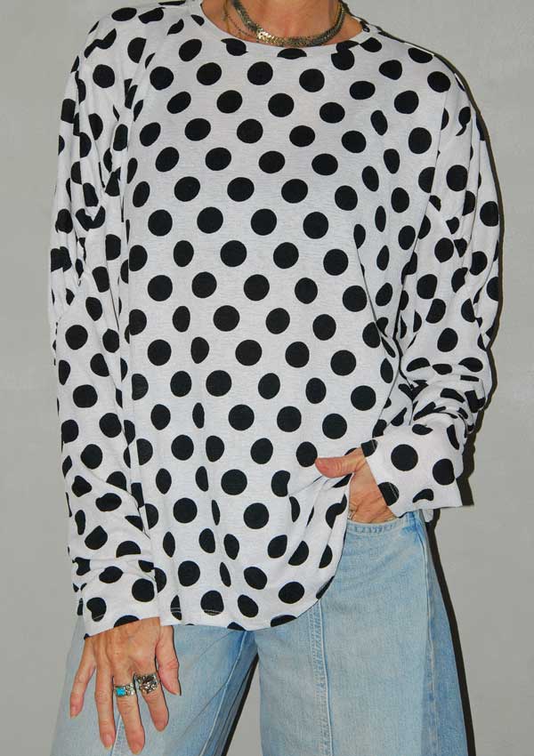 חולצה מנוקדת