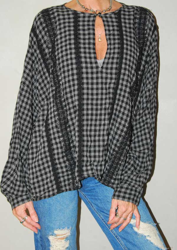 חולצה משובצת