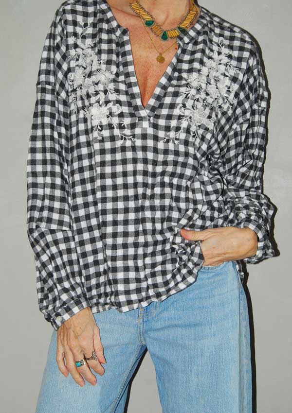 חולצה משובצת